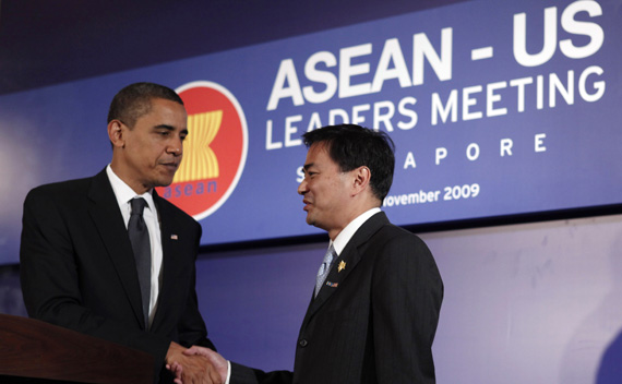 U.S. President Obama shakes hands with Thailand’s PM Abhisit after the ASEAN-US Leaders Meeting at the APEC Summit in Singapore