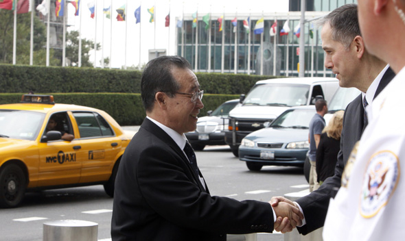 North Korean Vice Foreign Minister Kim Kye-gwan (L) shakes hands with Clifford Hart, Special Envoy to the Six Party Talks on North Korean De-Nuclearization, as he arrives at the U.S. Mission to the United Nations in New York, July 29, 2011