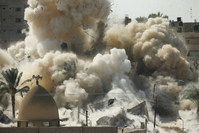Smoke rises after a house is blown up during a military operation by Egyptian security forces in the Egyptian city of Rafah, near the border with southern Gaza Strip October 29, 2014.  (Suhaib Salem/Courtesy: Reuters)