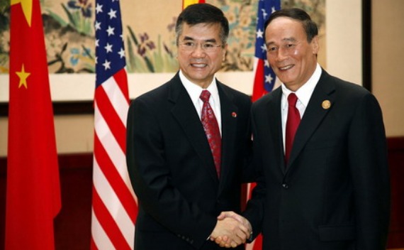Gary Locke (L) and Wang Qishan (R)