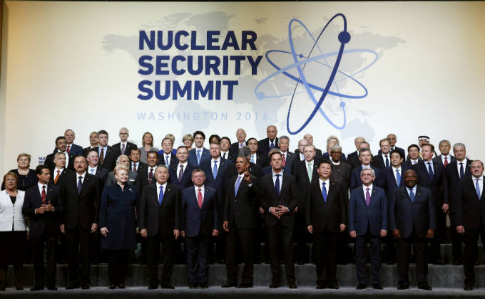World leaders gather for a group photo at the Nuclear Security Summit in Washington April 1, 2016. REUTERS/Kevin Lamarque