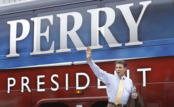 U.S. Republican presidential candidate Texas Governor Rick Perry walks to his bus after a campaign stop at D.C. Taylor Roofing in Cedar Rapids, Iowa, August 16, 2011. REUTERS/Jim Young