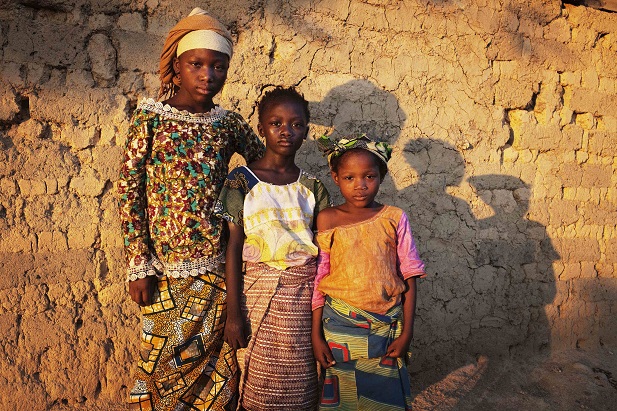Mariam Jallo, 11, (L), who wants to become an office worker, Bintu Kamara, 6, (C) who would like to become a lawyer, and Binta Jallo, 5, who wants to become a businesswoman, pose for a portrait in Koidu, eastern Sierra Leone, April 21, 2012. REUTERS/Finbarr O’Reilly 