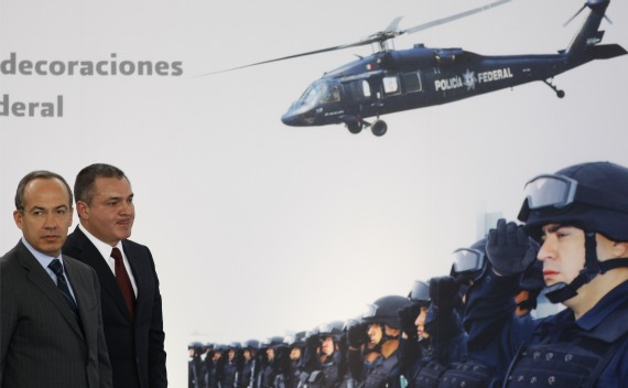 Mexico’s President Calderon and Secretary of Public Security Luna attend an award presentation to federal police in Mexico City (Daniel Aguilar/Courtesy Reuters).