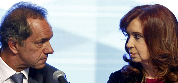 Presidential candidate Daniel Scioli and President Cristina Fernandez de Kirchner during a rally in Buenos Aires, October 20, 2015. (Marcos Brindicci/Reuters))