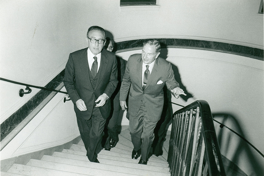 David Rockefeller and Kissinger walking up stairs at the Council on Foreign Relations.