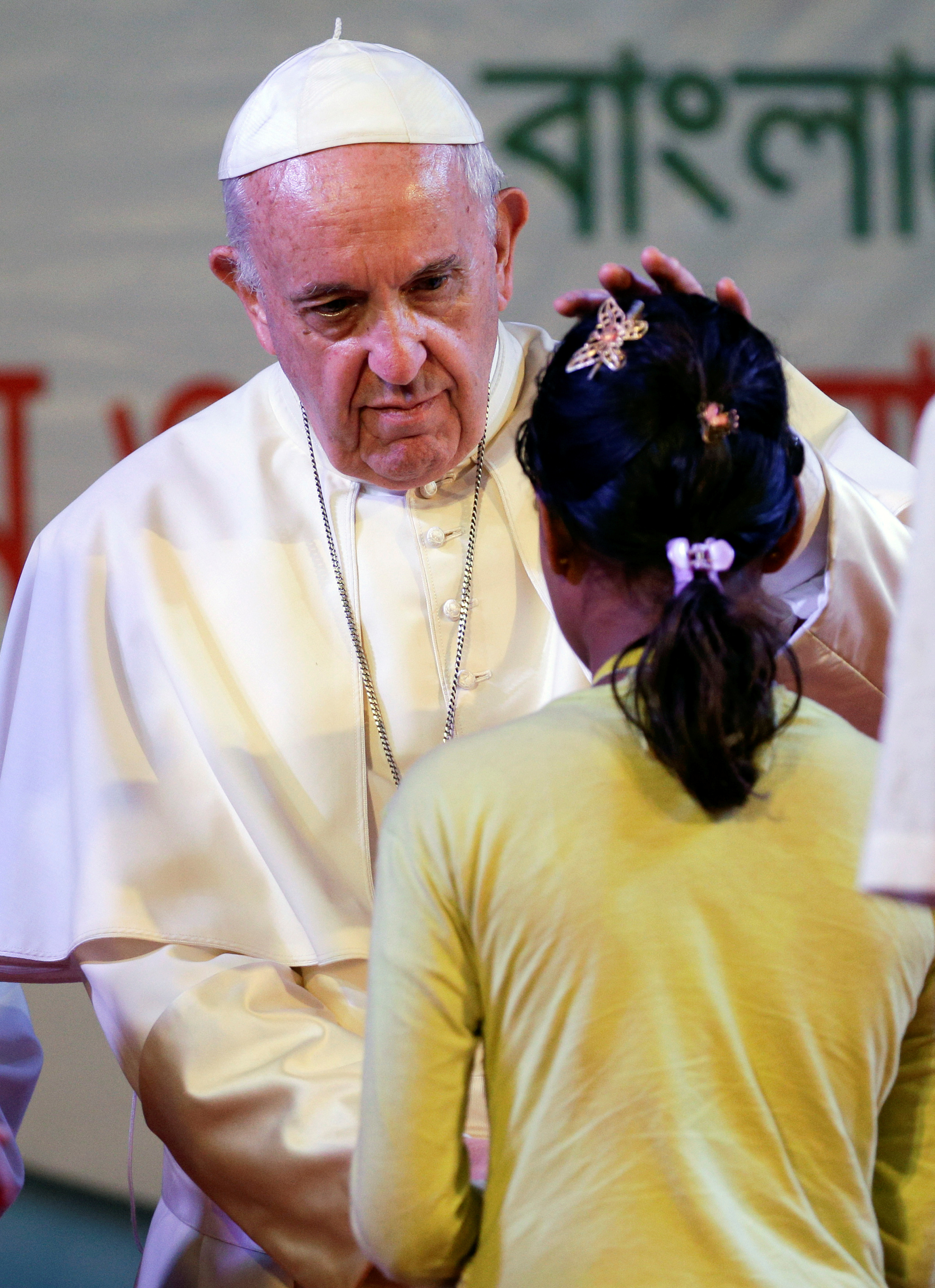 Pope Francis meets a group of Rohingya refugees in Dhaka, Bangladesh December 1, 2017. Max Rossi/Reuters
