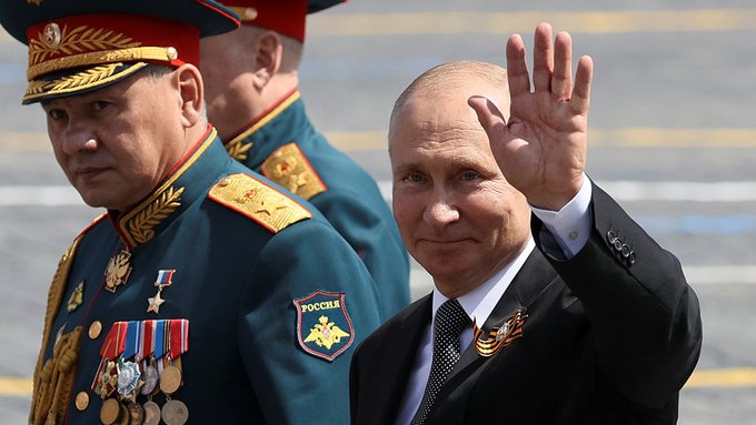putin waving