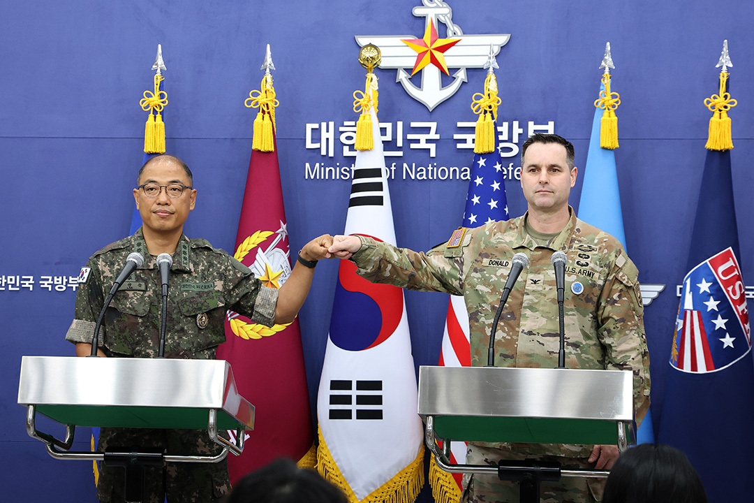 Image of generals bumping fists at a press briefing for UlChi Freedom Shield 2025.